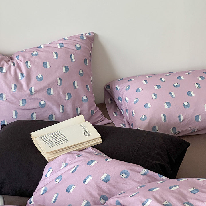 Soft knit bedding set made of cotton with animal motifs