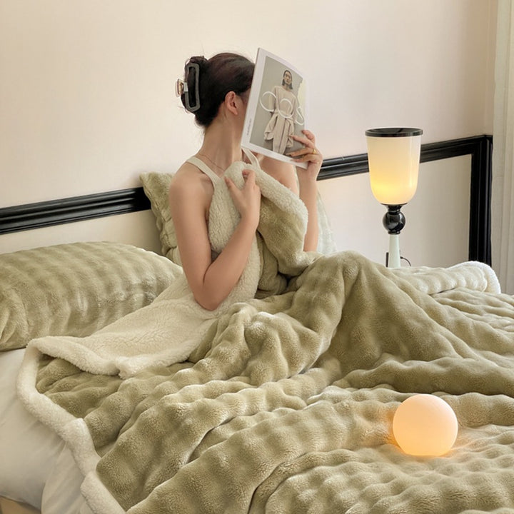 Double-layer blanket made of rabbit fur imitation, warm and fluffy