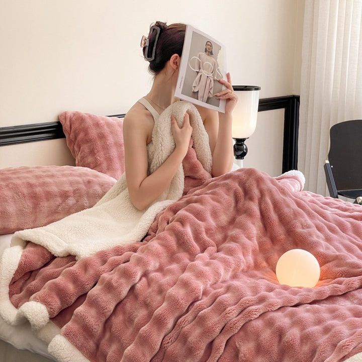 Double-layer blanket made of rabbit fur imitation, warm and fluffy