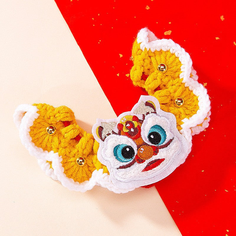 Hand-knit scarf for cats
