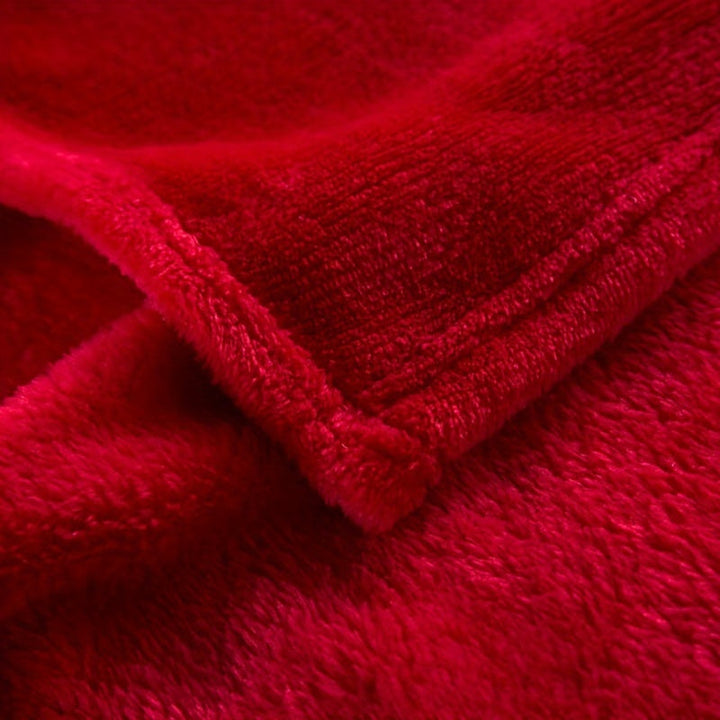 Cozy red flannel blanket – luxury and cozy warmth for comfortable nights | Stornfield