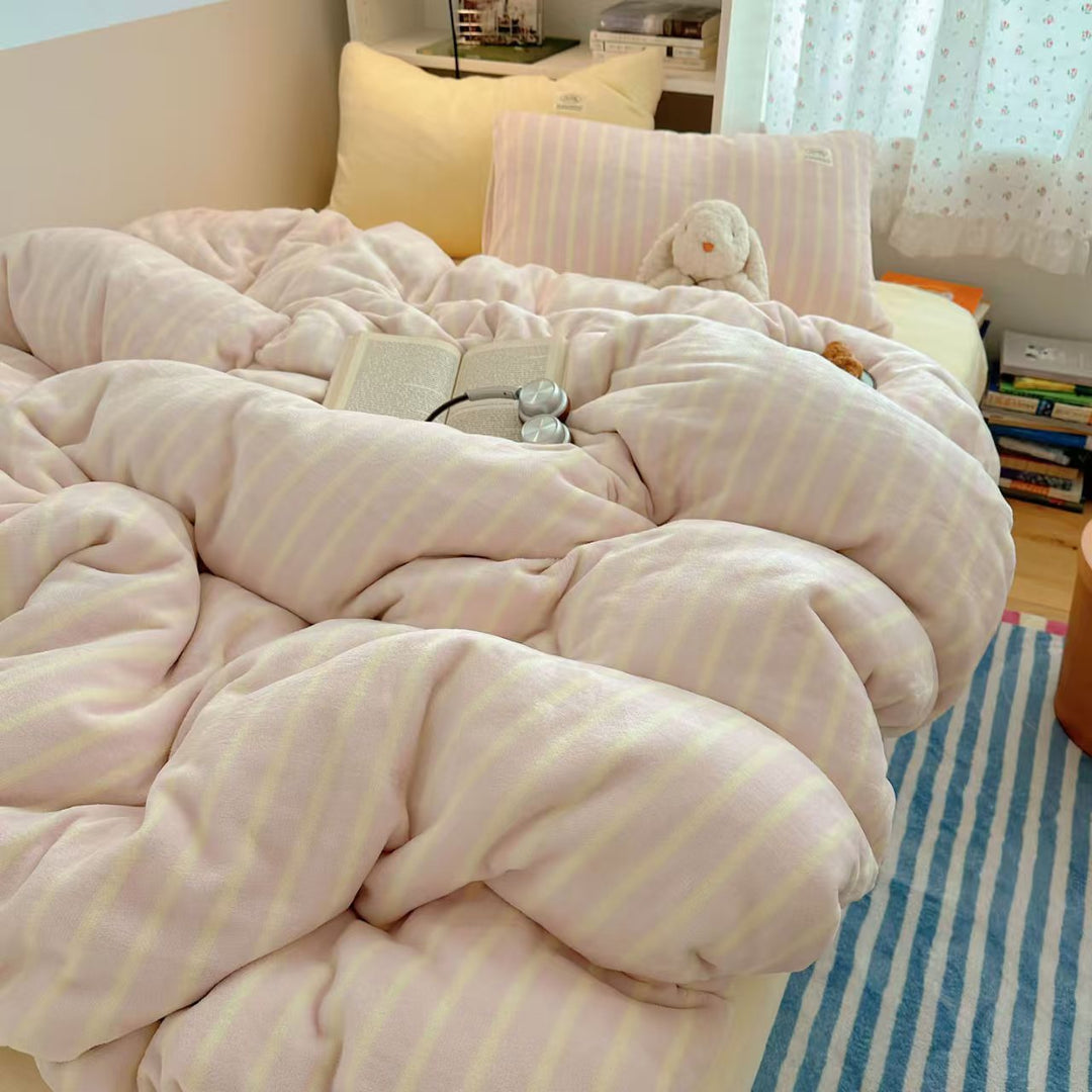 Cozy milk fiber fleece bedding set with cat embroidery