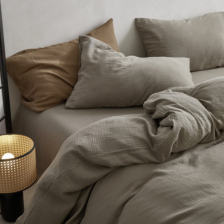 Ruffled cotton bedding, minimal design