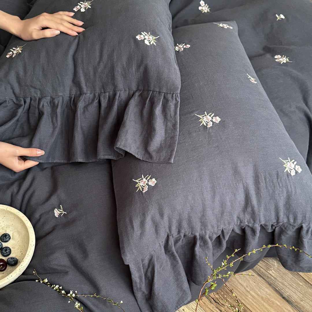 Cotton bedding set, crinkle fabric with precision embroidery