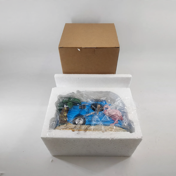 Decorative birdhouse in flamingo design made of resin
