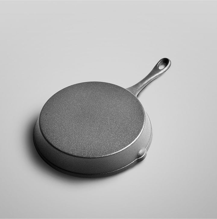 Cast iron pan, flat bottom