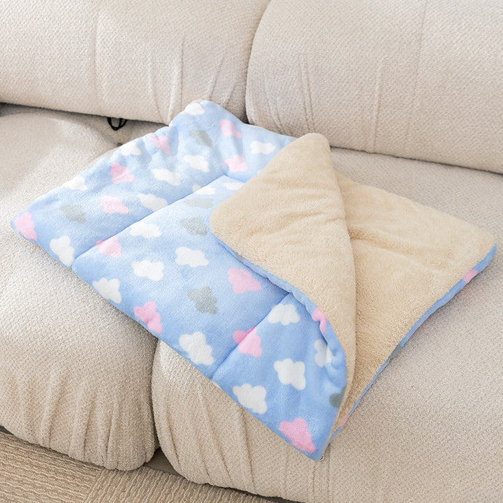 Heating pet mat made of fleece