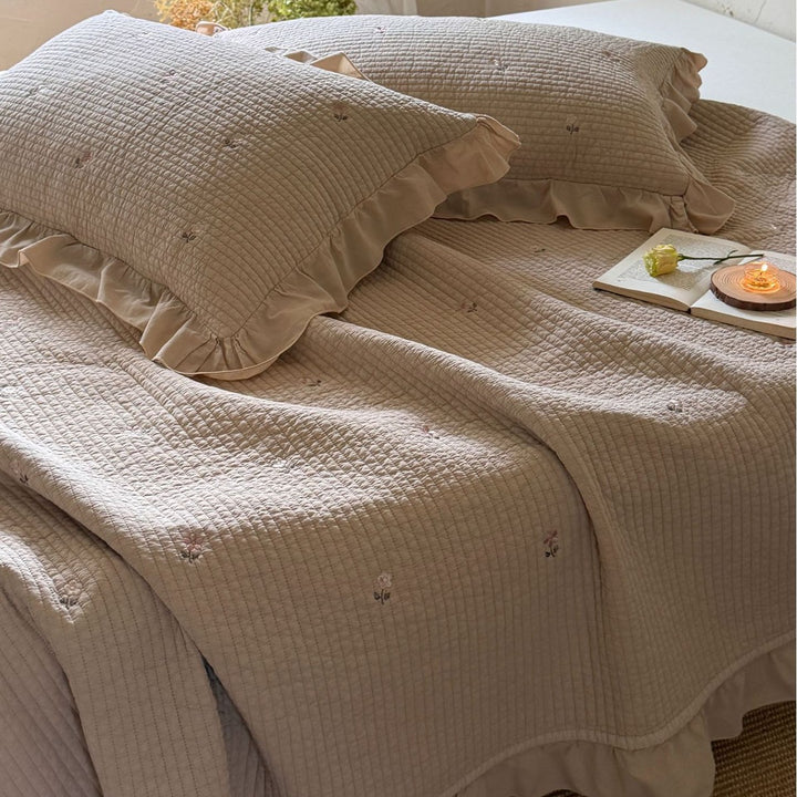 Cotton bedspread, 3-piece, with ruffles