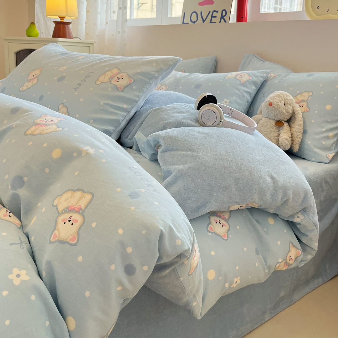 Winter bedding made of milk fiber fleece with playful patterns