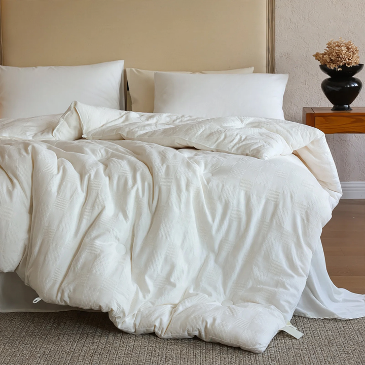 Two-piece quilt with soy fiber, zipper