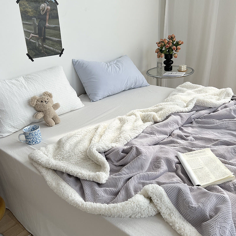 Double-sided cuddle blanket, milk fiber fleece and lamb fleece imitation