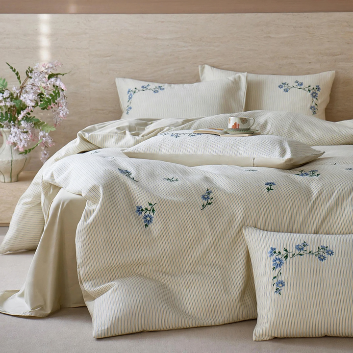 High-quality cotton bedding set with striped pattern
