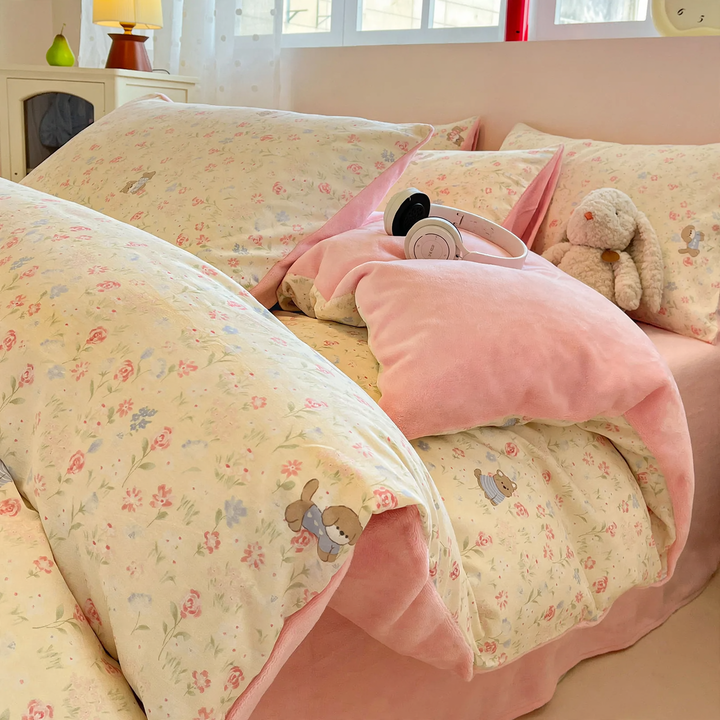 Winter bedding made of milk fiber fleece with playful patterns
