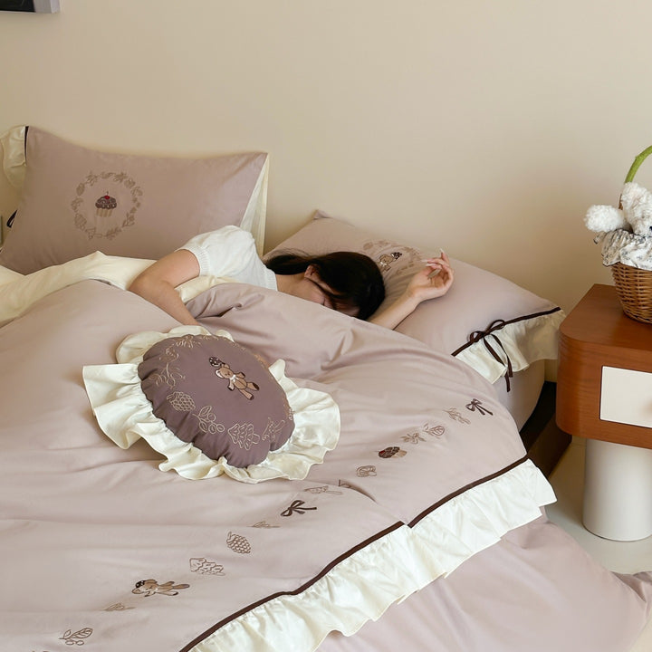 Elegant cotton bedding set with embroidery and bows