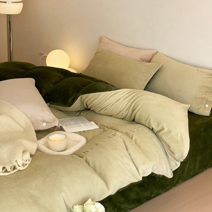 Minimalist bed set made of milk fiber