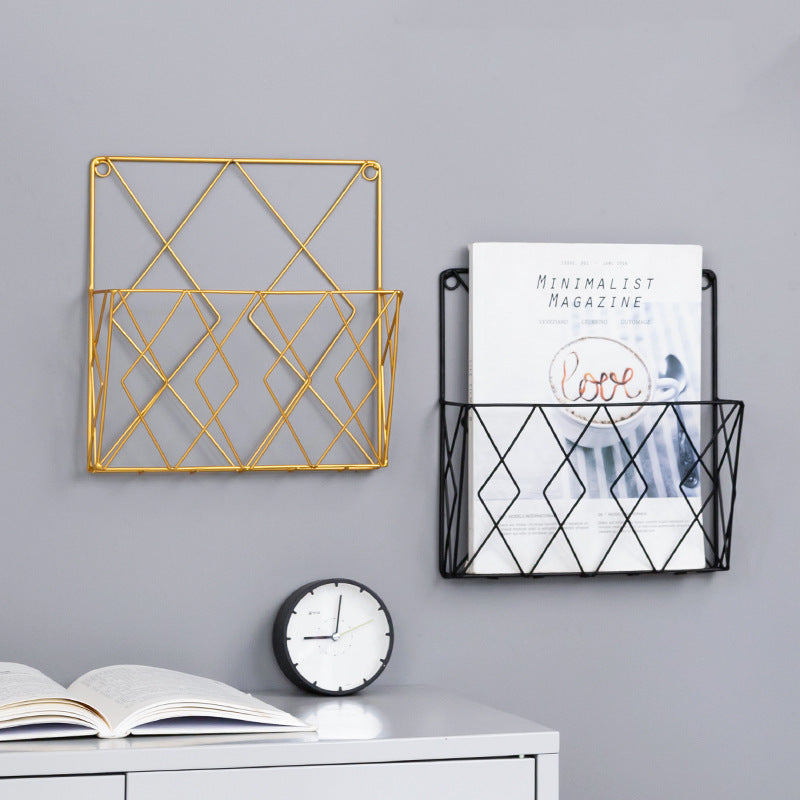 Iron wall shelf, modern and minimalist