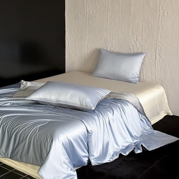 Silk summer duvet with mulberry silk filling
