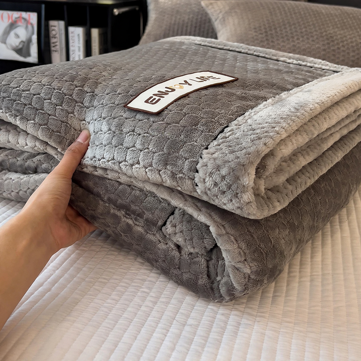 Double-sided milk fiber fleece blanket, warm and fluffy