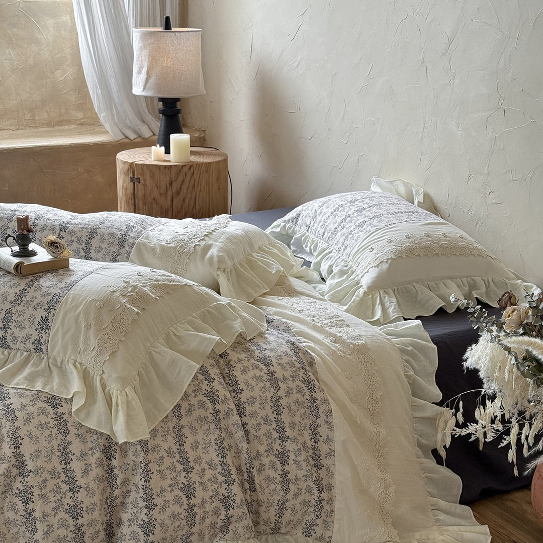Cotton bed linen set, floral, with lace trim