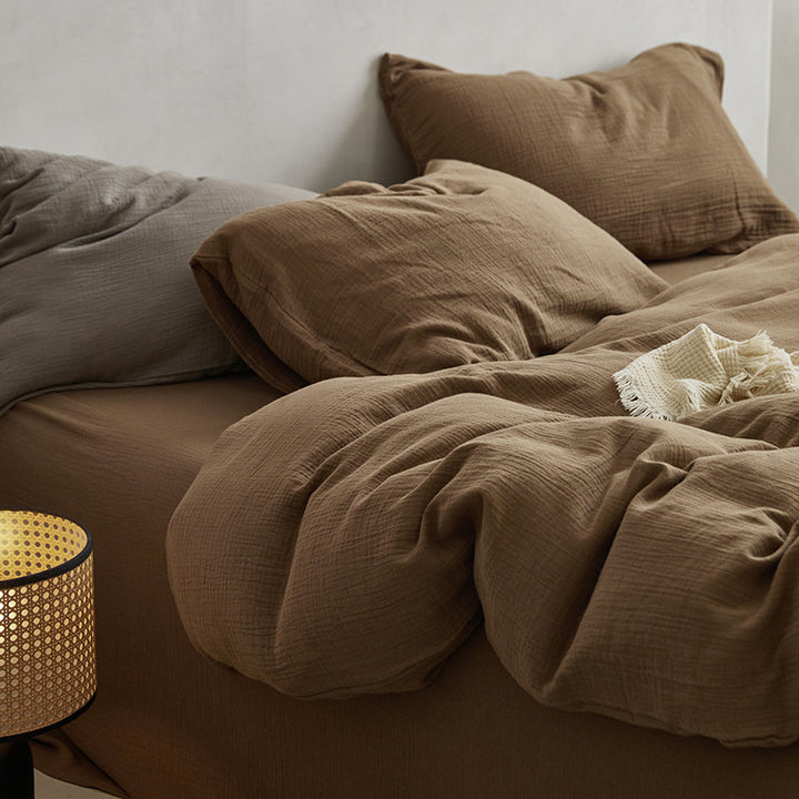Ruffled cotton bedding, minimal design