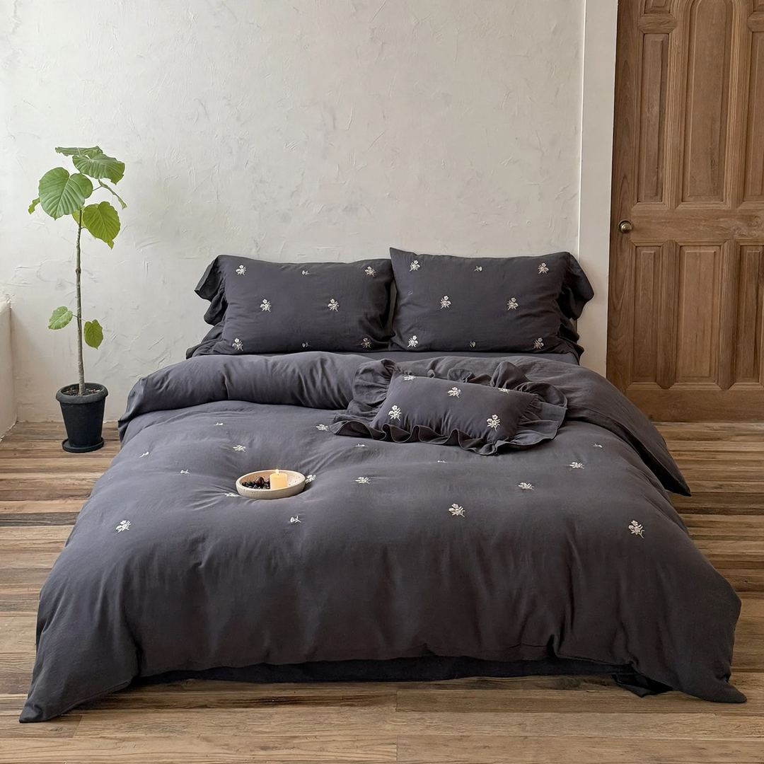 Cotton bedding set, crinkle fabric with precision embroidery
