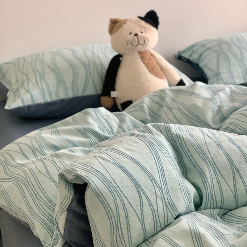 Diamond-patterned cotton bedding with jacquard design