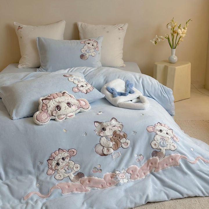 Cozy milk fiber fleece bedding set with cat embroidery