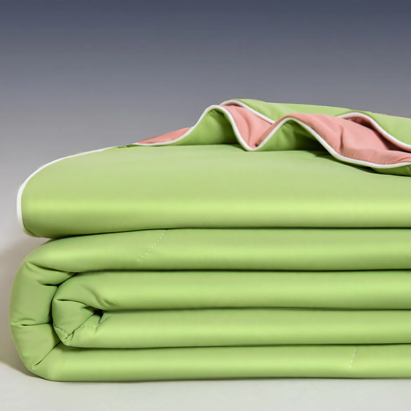 Summer blanket made of polyester, washable