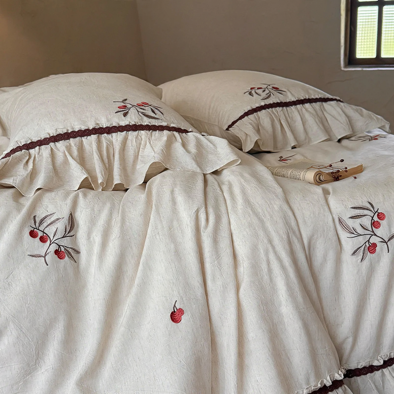 Bedding set made of cotton and linen with floral embroidery