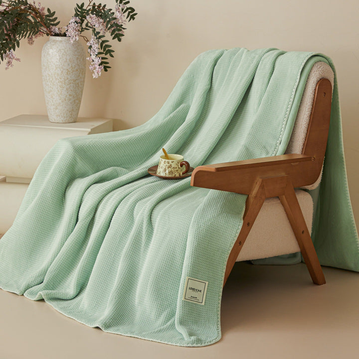 Waffle throw blanket made of milk fiber fleece