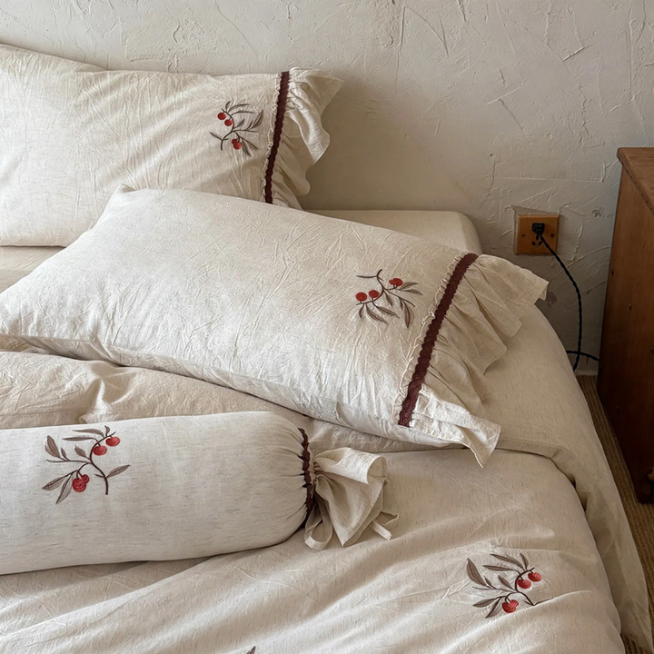 Bedding set made of cotton and linen with floral embroidery