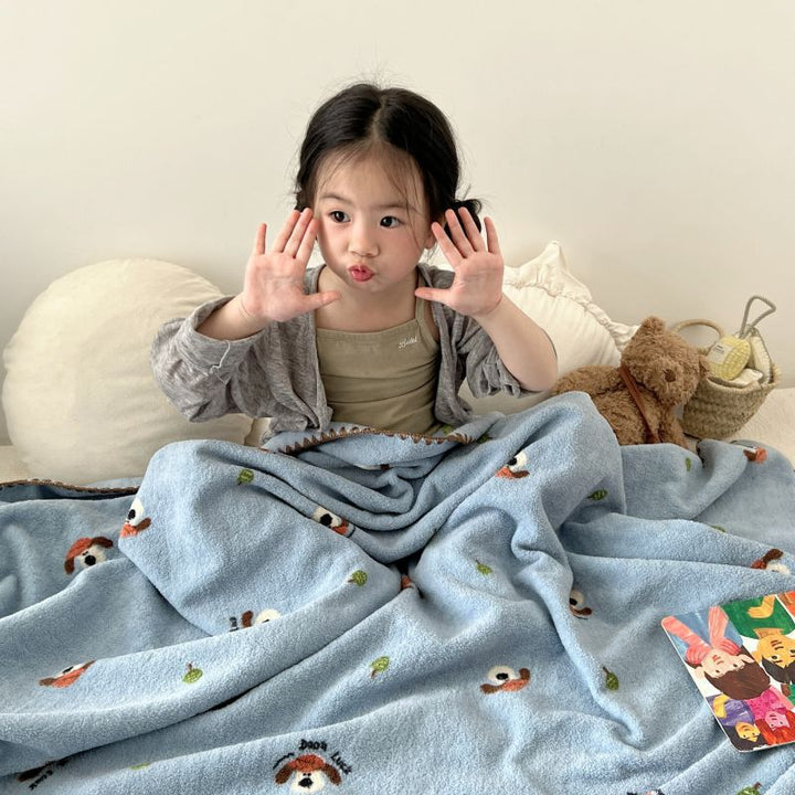 Cozy children's throw blanket with cartoon design, various sizes