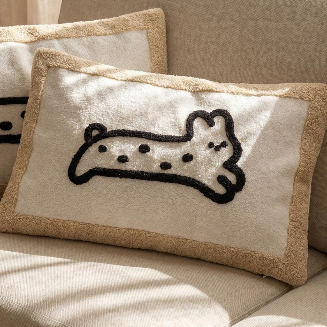 Lumbar pillows with animal motifs, polyester, with tassels