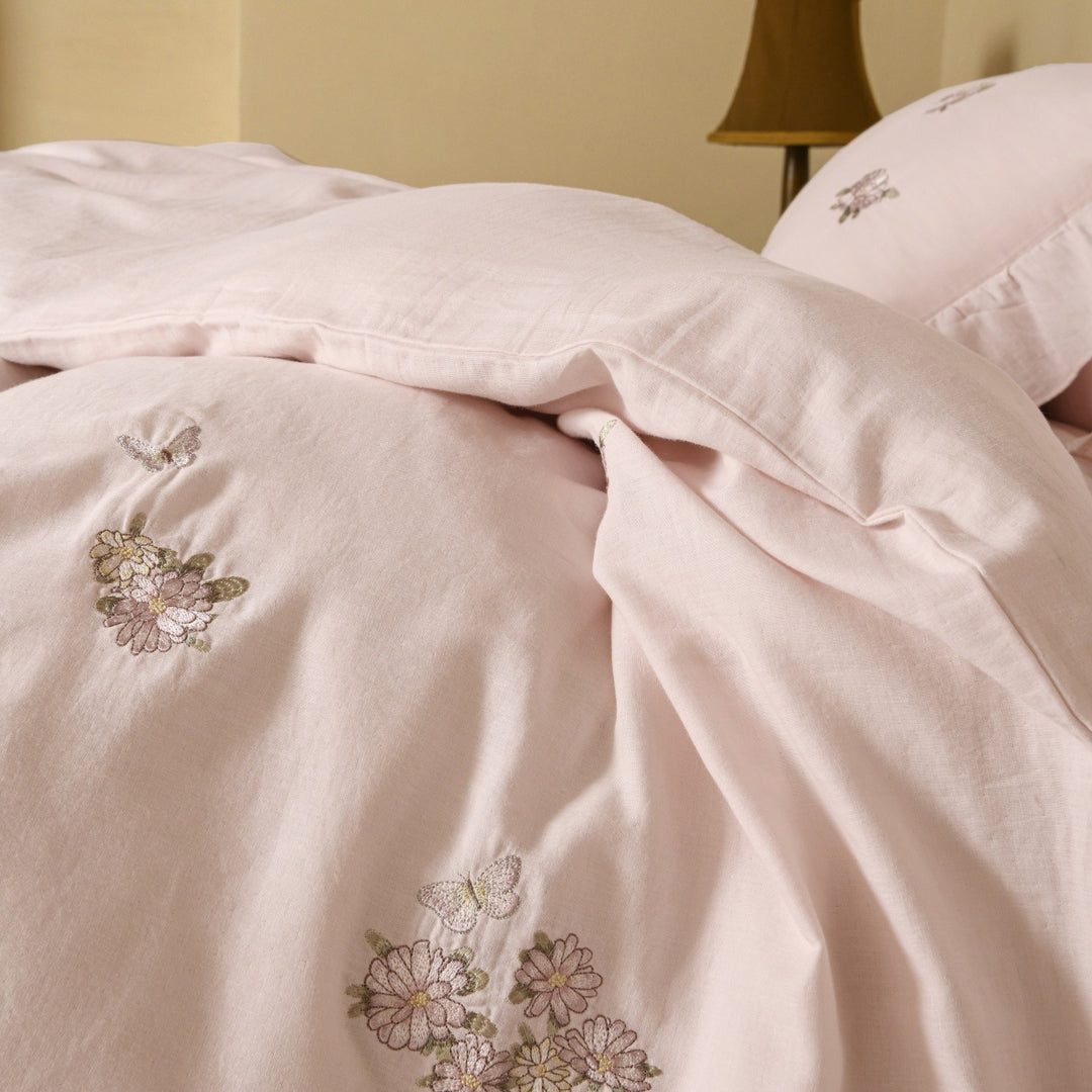 Bedding set made of double-layer cotton muslin with embroidery
