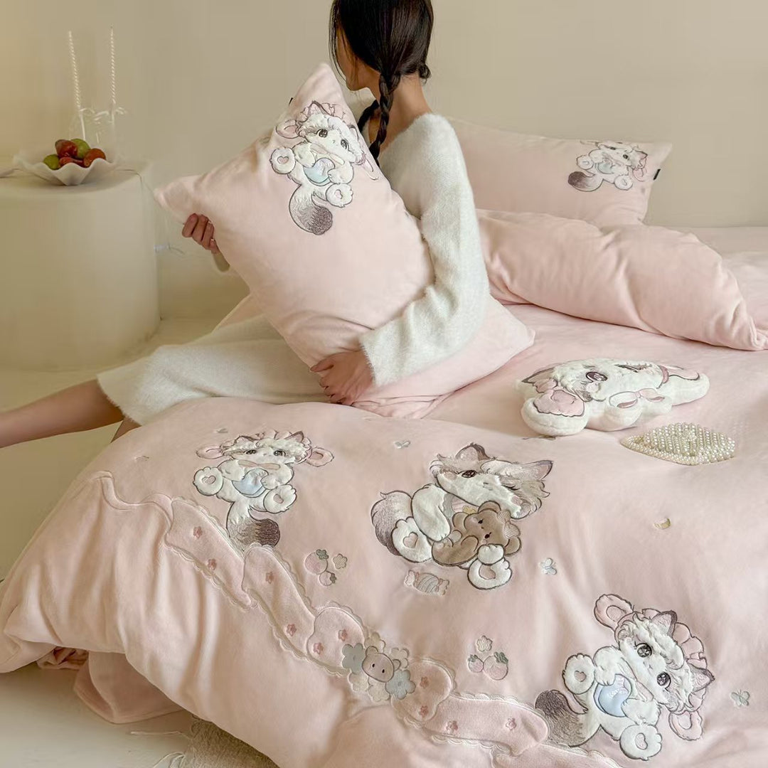 Cozy milk fiber fleece bedding set with cat embroidery