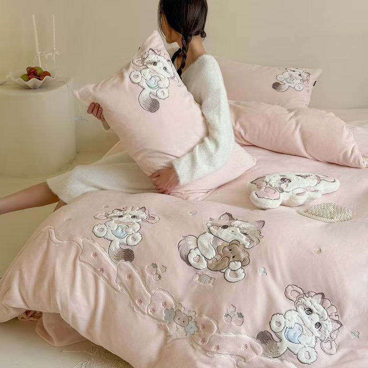 Cozy milk fiber fleece bedding set with cat embroidery