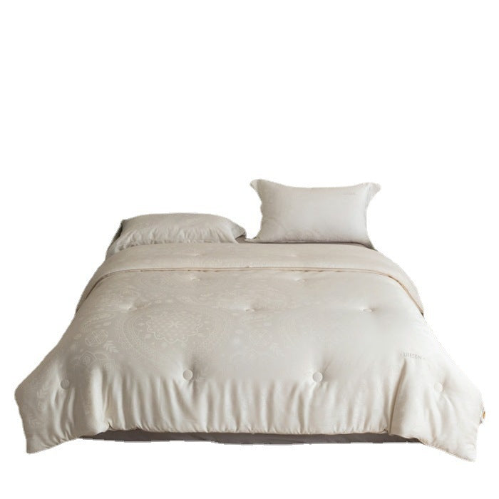 Versatile all-year blanket with antibacterial filling