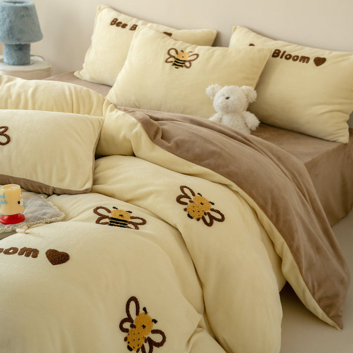 Fluffy bed linen set made of milk fiber fleece for children