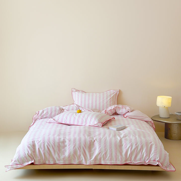Cotton bed linen set, striped, with lace trim