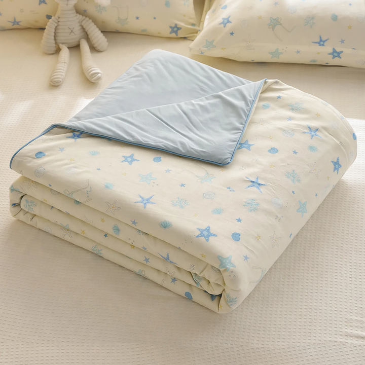 Summer lightweight cooling blanket with cooling fibers