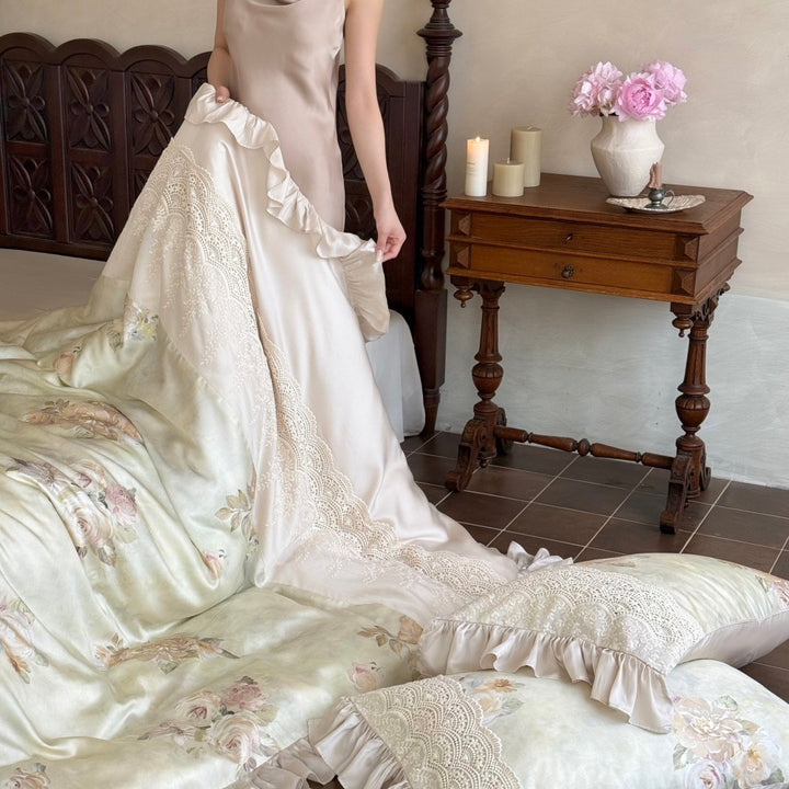 Bedding set made of long-staple cotton with lace trim