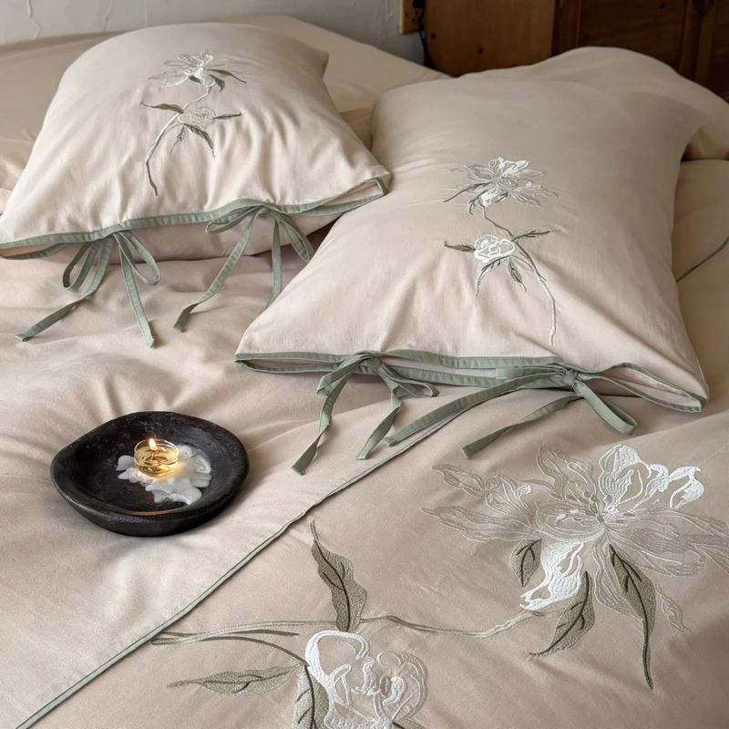 Embroidered cotton-linen bedding set with bows