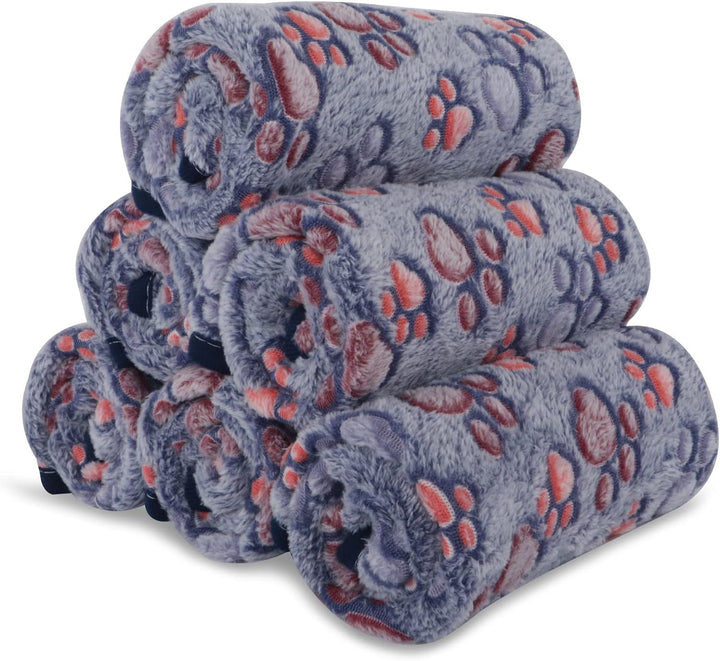 Pet mat made of fleece, paw and bone pattern