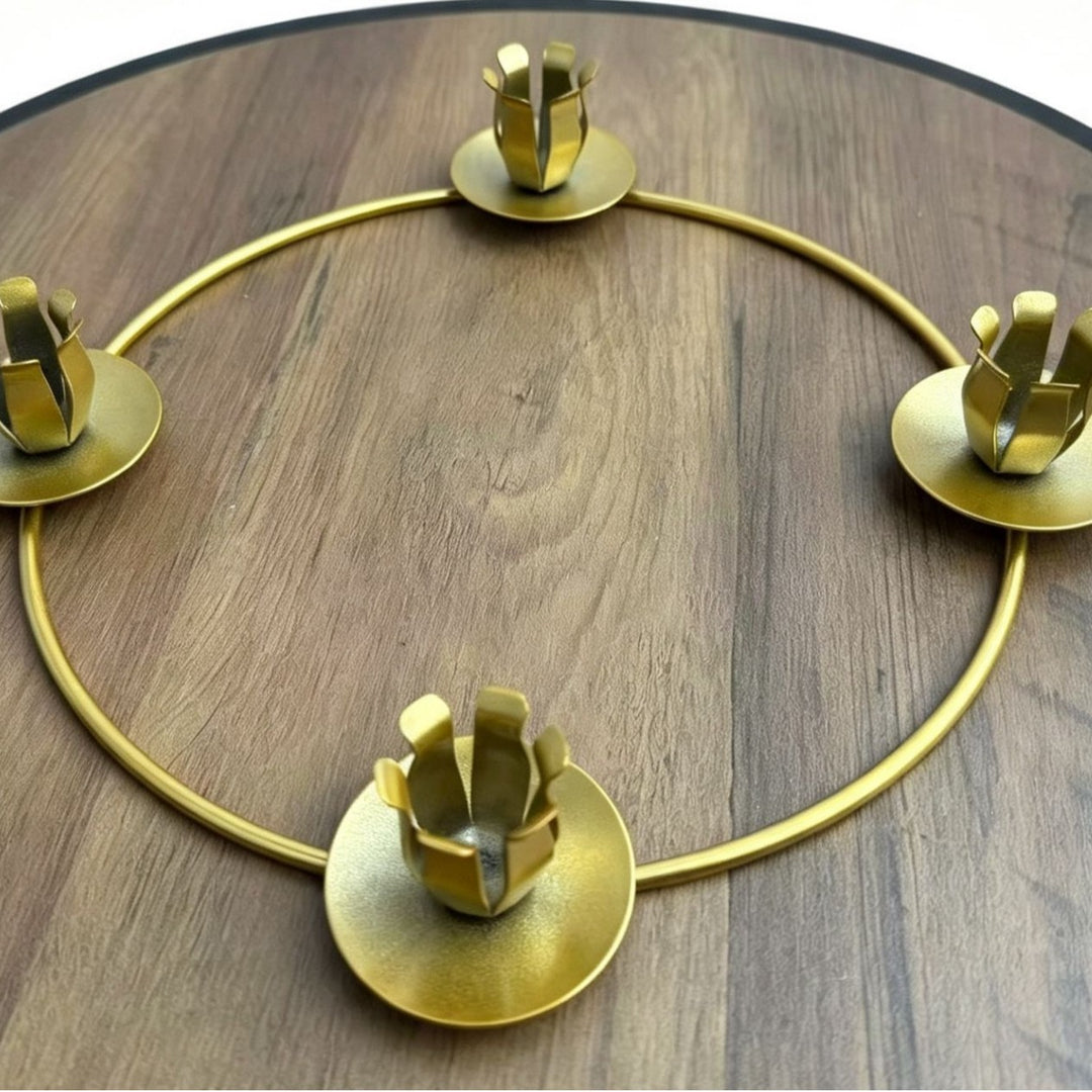 Metal candle holder in wreath design