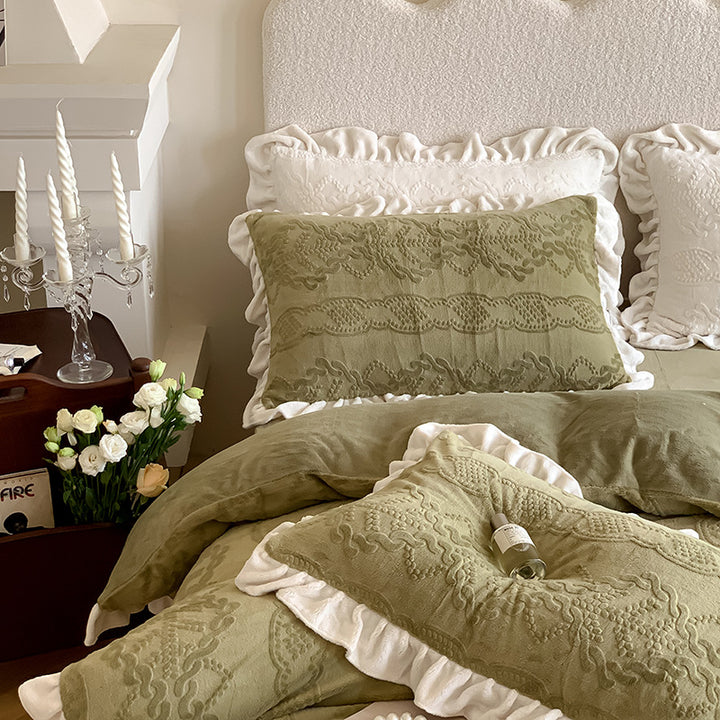 Winter bedding set made of milk fleece with ruffled edge