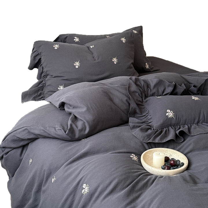 Cotton bedding set, crinkle fabric with precision embroidery