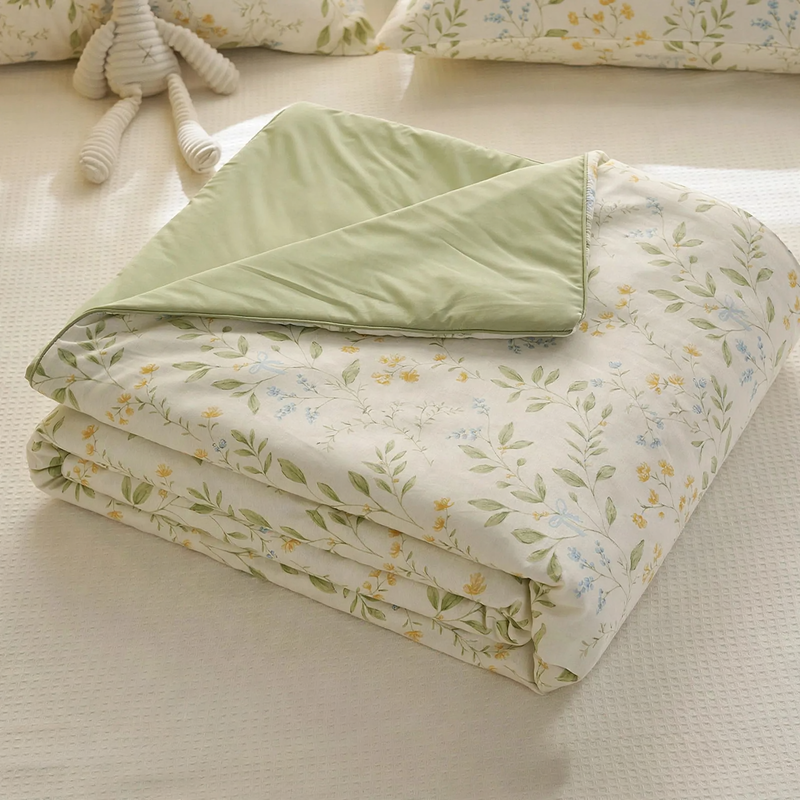 Summer lightweight cooling blanket with cooling fibers