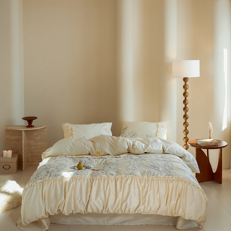 Embroidered bedding set made from lyocell fibers