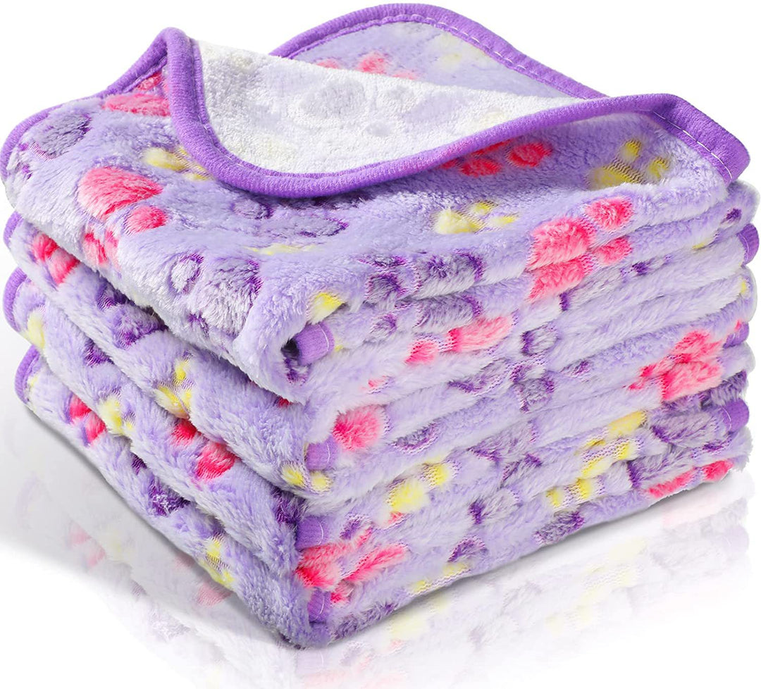 Pet mat made of fleece, paw and bone pattern