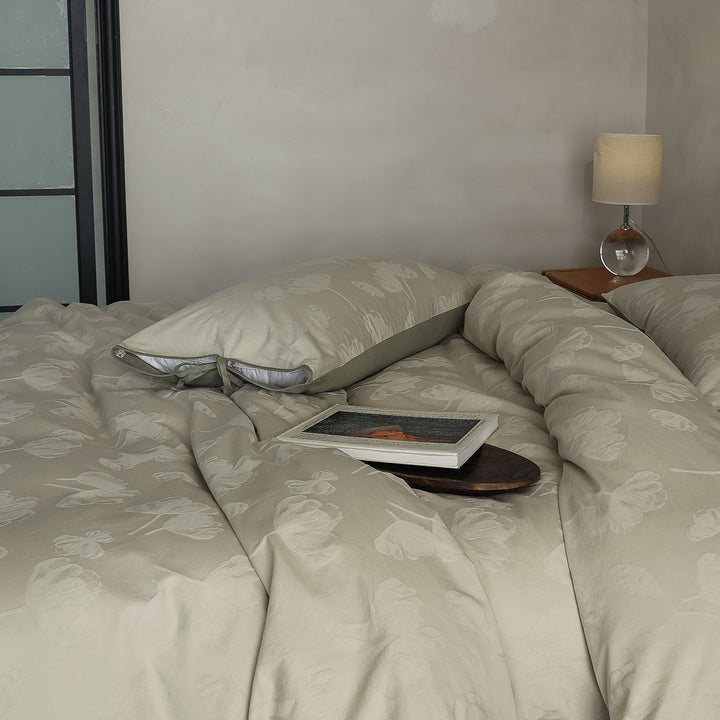 Bedding set made of long-staple cashmere with floral pattern